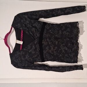 ARIANNE Women's Black velvet floral long sleeve black top v neck size M